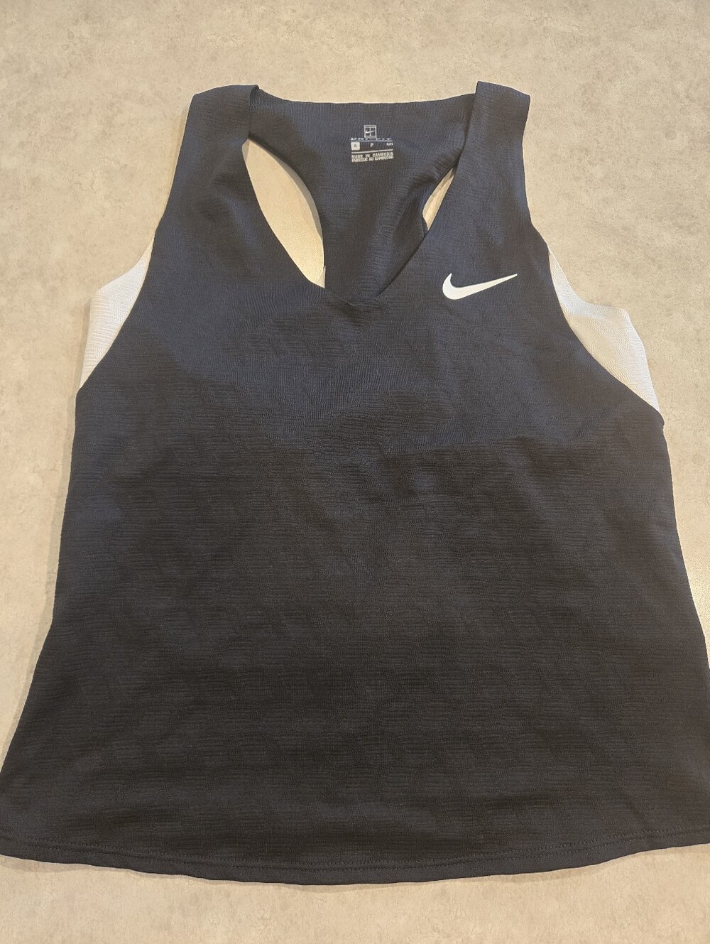 Nike Women's Work Out Top. Size Small.